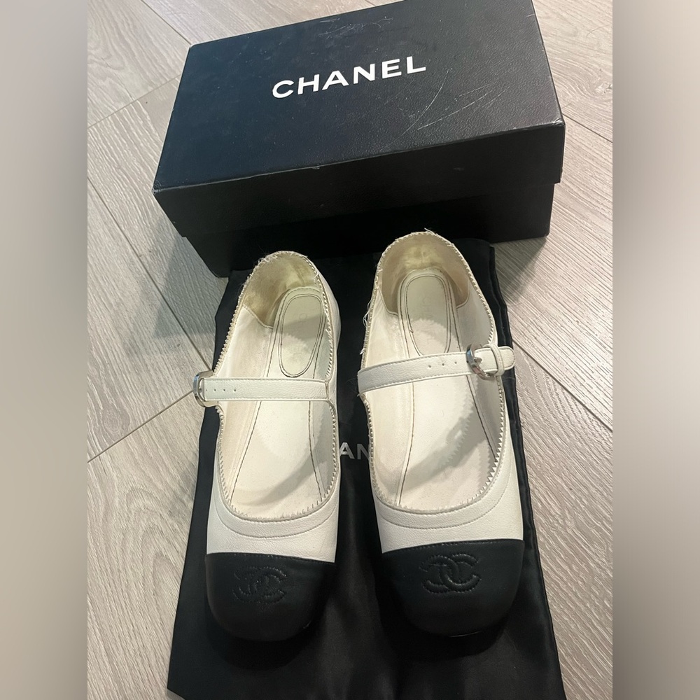 Chanel used Mary Jane’s size 9.5 with box and dust